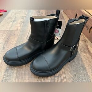art class Black Crosby Girl Boots